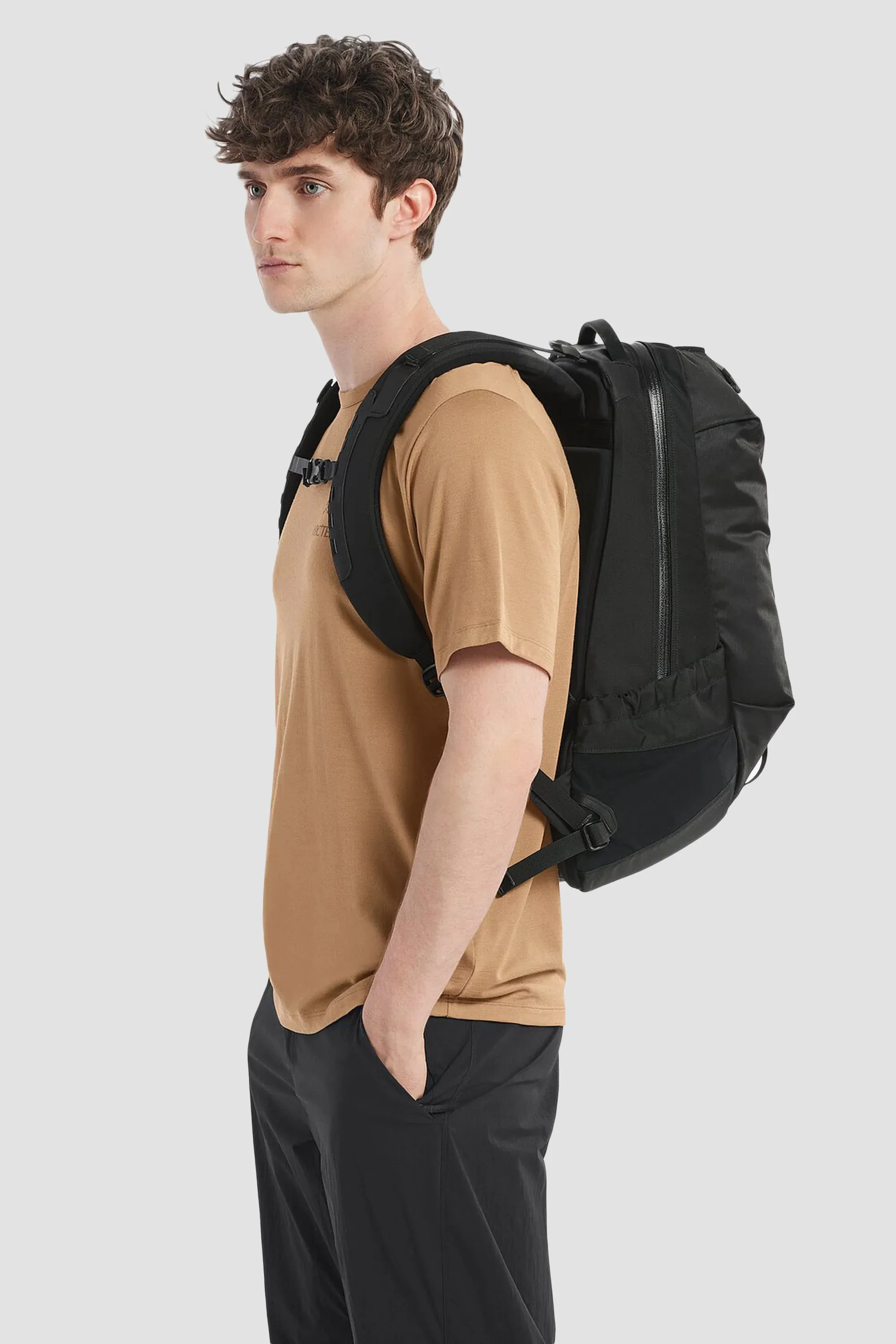 Arc'teryx Arro 22 Backpack in 24K Black