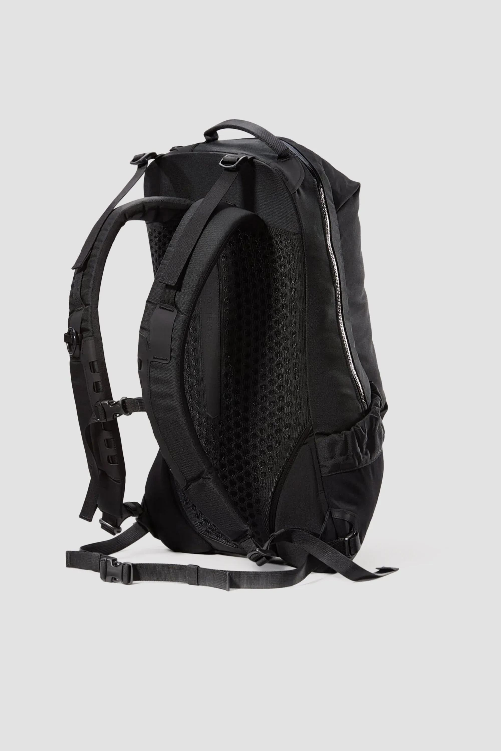 Arc'teryx Arro 22 Backpack in Black II